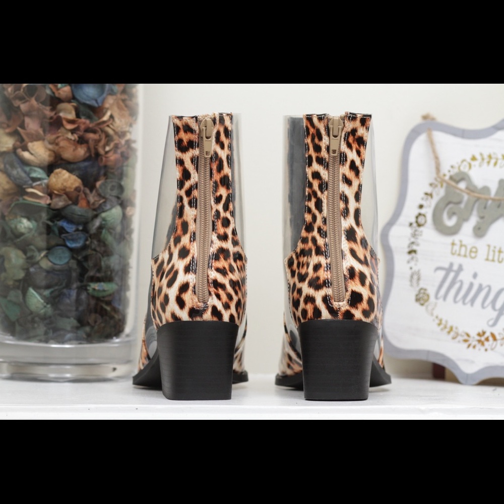 Leopard Vixen - Picture 3 of 3